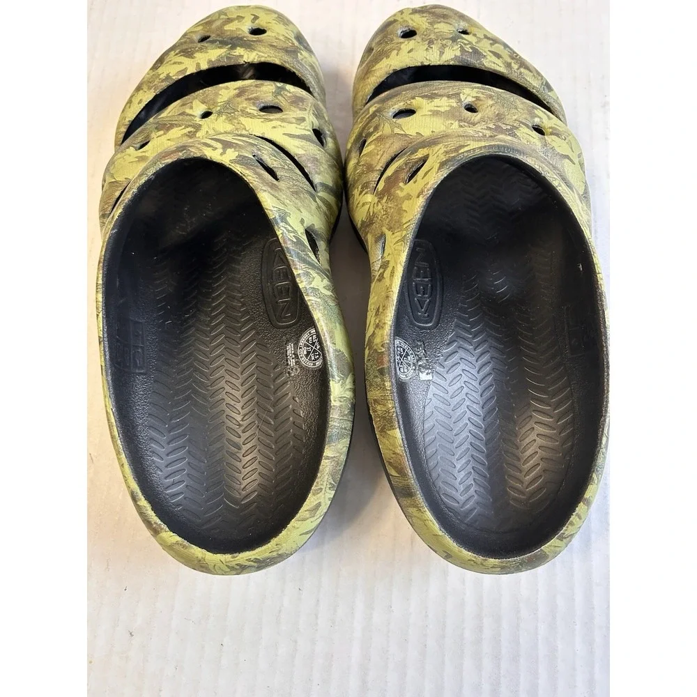 Keen Yogui‎ Arts Slides Slip On Sandals Closed Toe Camo / Black EUC W9.5/ M7.5